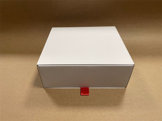 Lekkie pudełka do przechowywania z białego tektury